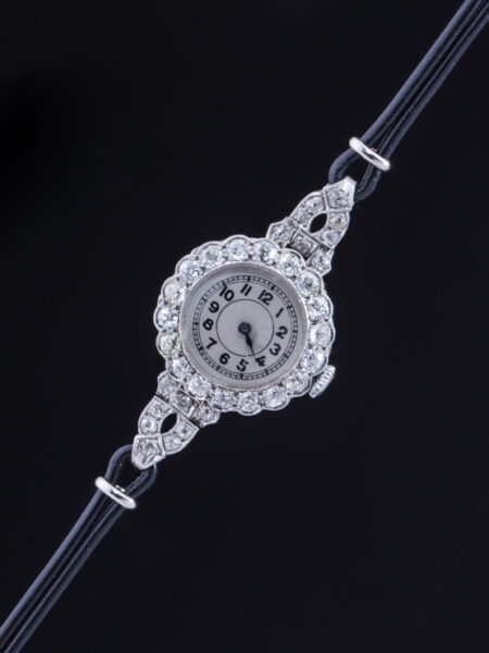 Antique Art Deco 3,70 Ct Diamond Platinum Ladies Wristwatch
