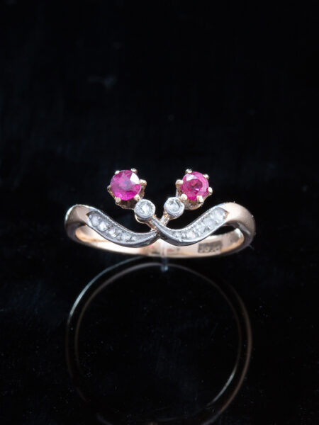 Art Nouveu Ruby and Diamond gold Ring